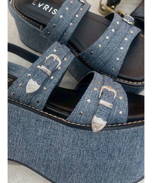 EVRIS（エヴリス）の「スタッズモチーフプラットフォームサンダル（サンダル・レディース・ブラック/ブルー/ベージュ・SMALL/MEDIUM/LARGE）」の9枚目の写真