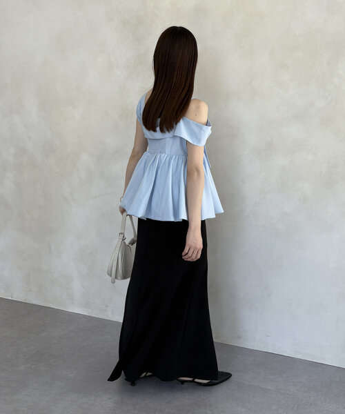 【新品タグ付き】Thevon. アシメノースリバルーンブラウス ブラック セール】アシメノースリバルーンブラウス（シャツ/ブラウス