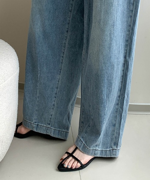 LOWO（ロワ）の「綿混カーヴィーシルエットハイウエストワイドデニムパンツ（その他パンツ・レディース・スカイブルー/ブルー・FREE）」の8枚目の写真