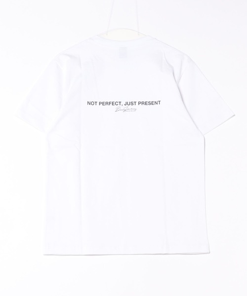B'day(ビーデイ)の「ヘヴィウェイト天竺 プリント 半袖 クルーネック コットン100%(Tシャツ/カットソー・メンズ・ブラック/ホワイト/グレイッシュベージュ・LARGE/MEDIUM)」の1枚目の写真