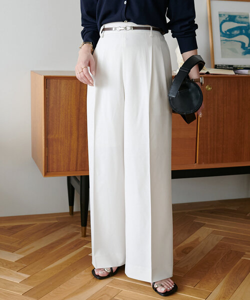 DISCOAT（ディスコート）の「【＠yuyukekelife企画】ベルト付き欲張りストレートタックパンツ（スラックス・レディース・オフホワイト/ブラック/グレイッシュベージュ/ブルー系その他4・SMALL/MEDIUM/LARGE/SP/ML/MT）」の2枚目の写真