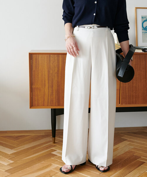 DISCOAT（ディスコート）の「【＠yuyukekelife企画】ベルト付き欲張りストレートタックパンツ（スラックス・レディース・オフホワイト/ブラック/グレイッシュベージュ/ブルー系その他4・SMALL/MEDIUM/LARGE/SP/ML/MT）」の6枚目の写真