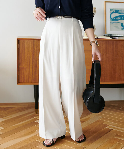 DISCOAT（ディスコート）の「【＠yuyukekelife企画】ベルト付き欲張りストレートタックパンツ（スラックス・レディース・オフホワイト/ブラック/グレイッシュベージュ/ブルー系その他4・SMALL/MEDIUM/LARGE/SP/ML/MT）」の7枚目の写真