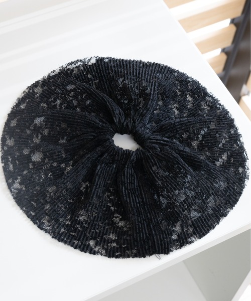 Vini（ヴィニ）の「ボリュームのあるレースシュシュ（シュシュ・レディース・ブラック/ホワイト・ONE SIZE）」の6枚目の写真