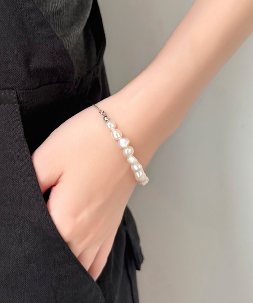 Phoebe（フィービィー）の「フレッシュウォーターパールブレスレット/淡水パール（ブレスレット・レディース・シルバー/イエローゴールド・FREE）」の2枚目の写真