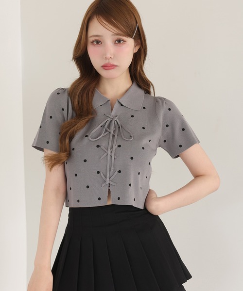 one after another NICE CLAUP(ワンアフターアナザーナイスクラップ)の「レースアップドットポロニット(ニット/セーター・レディース・ブラウン/オフホワイト/ブラック/グレー・FREE)」の3枚目の写真