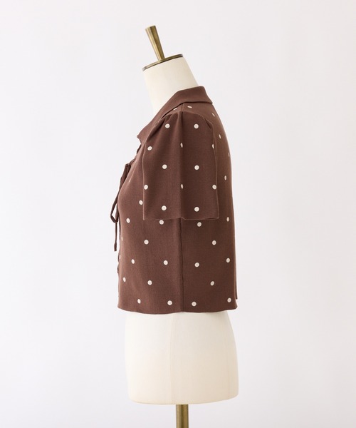 one after another NICE CLAUP(ワンアフターアナザーナイスクラップ)の「レースアップドットポロニット(ニット/セーター・レディース・ブラウン/オフホワイト/ブラック/グレー・FREE)」の6枚目の写真