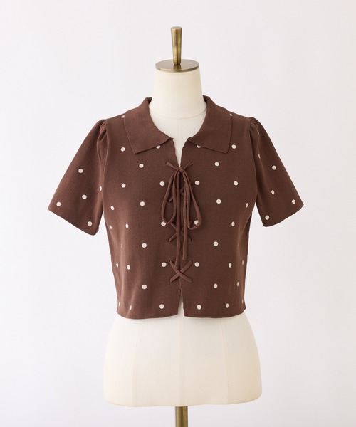 one after another NICE CLAUP(ワンアフターアナザーナイスクラップ)の「レースアップドットポロニット(ニット/セーター・レディース・ブラウン/オフホワイト/ブラック/グレー・FREE)」の5枚目の写真