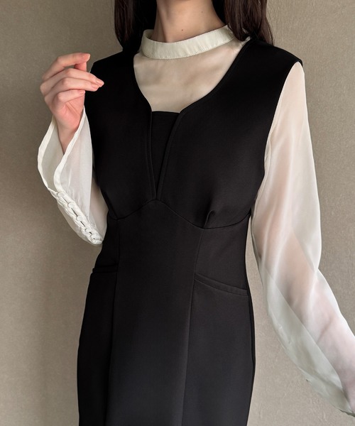 JUNOAH（ジュノア）の「袖ボタンシアーブラウス＋IラインジャンパースカートSET（薄手、裏地無し）（ジャンパースカート・レディース・チャコール/ブラック系その他2/ブラック系その他・SMALL/MEDIUM/LARGE）」の3枚目の写真