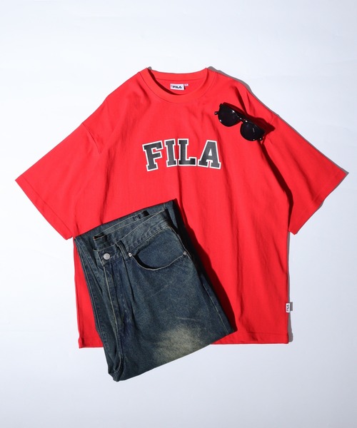 FILA（フィラ）の「FILA ビッグシルエット ブランドネーム フロントプリント ロゴTシャツ（Tシャツ/カットソー・メンズ・レッド/グリーン/イエロー・LL/L/M）」の3枚目の写真
