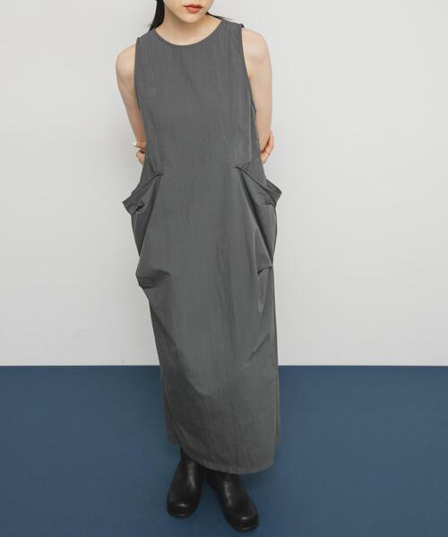 KBF（ケイビーエフ）の「ポケットディティールコクーンワンピース（ワンピース・レディース・チャコールグレー/アイボリー・ONE）」の12枚目の写真