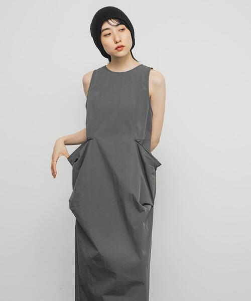 KBF（ケイビーエフ）の「ポケットディティールコクーンワンピース（ワンピース・レディース・チャコールグレー/アイボリー・ONE）」の13枚目の写真