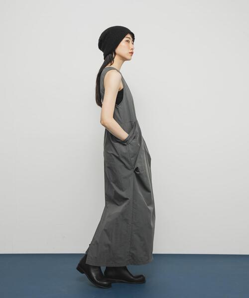 KBF（ケイビーエフ）の「ポケットディティールコクーンワンピース（ワンピース・レディース・チャコールグレー/アイボリー・ONE）」の17枚目の写真