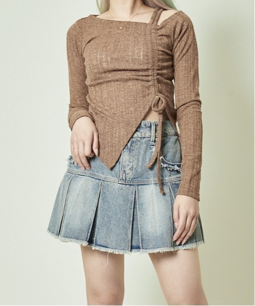 GORGE(ゴージ)の「《ワンショル×リボンドロスト》洒落映えアシメトップス(Tシャツ/カットソー・レディース・ブラック/オフホワイト/ブラウン・F)」の4枚目の写真