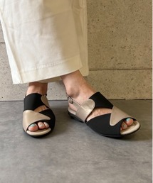 blanc/bleu（ブランブルー）の「【日本製／本革／3E幅】異素材バイカラーサンダル（サンダル）」