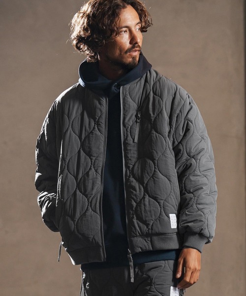 wjk reluxe(ダブルジェーケーリラックス)の「mj10960-gourd quilting MA-1 type blouson キルティングブルゾン(WR25W-04)(ブルゾン・メンズ・ブラック/グレイッシュベージュ/グレー・L/M/S)」の3枚目の写真