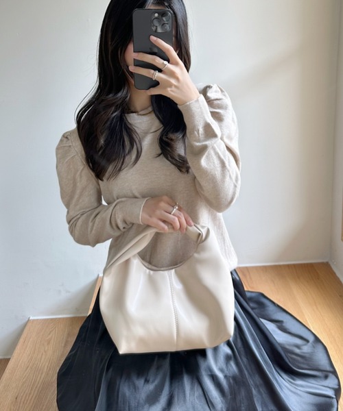 Ada.(エイダ)の「クルーネック パワショル レディー ニット(ニット/セーター・レディース・ベージュ/オフホワイト/ブラック・FREE)」の9枚目の写真