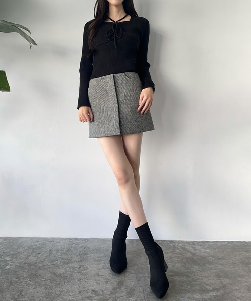 junoah(ジュノア)の「ビスチェリボンホルターニット(ニット/セーター・レディース・チャコール/アイボリー/ブラック・LARGE/MEDIUM)」の5枚目の写真