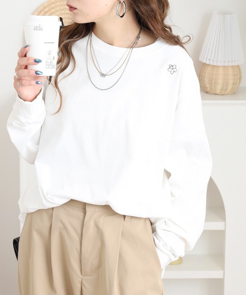 Arinomama(アリノママ)の「フラワー&「you are enough」刺繍オーバーサイズロンT(Tシャツ/カットソー・レディース・カーキ/ブラック/ワインレッド/オフホワイト・FREE)」の2枚目の写真