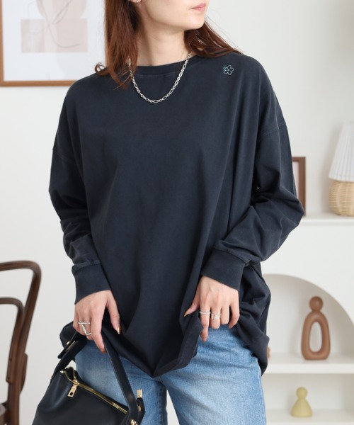 Arinomama(アリノママ)の「フラワー&「you are enough」刺繍オーバーサイズロンT(Tシャツ/カットソー・レディース・カーキ/ブラック/ワインレッド/オフホワイト・FREE)」の3枚目の写真
