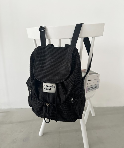 wears(ウェアーズ)の「【A4収納可能】チェック柄マルチポケットリュック(バックパック/リュック・レディース・ブラック/ネイビー・FREE)」の4枚目の写真