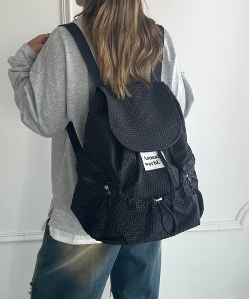 wears(ウェアーズ)の「【A4収納可能】チェック柄マルチポケットリュック(バックパック/リュック・レディース・ブラック/ネイビー・FREE)」の8枚目の写真