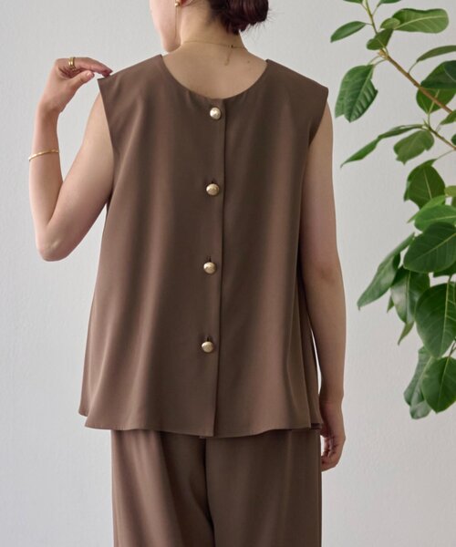 LIVETART（リヴェタート）の「ジョーゼット前後フレアブラウス（ベスト・レディース・ブラウン/ブラック・FREE）」の2枚目の写真