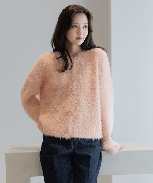 Andemiu(アンデミュウ)の「フェザークルーカーディガン586695(ニット/セーター・レディース・チャコールグレー/オフホワイト/ピンク・FREE)」の2枚目の写真