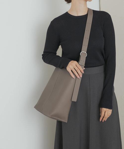 URBAN RESEARCH DOORS（アーバンリサーチドアーズ）の「A4ショルダーバッグ（ショルダーバッグ・レディース・ブラック/グレー系その他・ONE）」の2枚目の写真