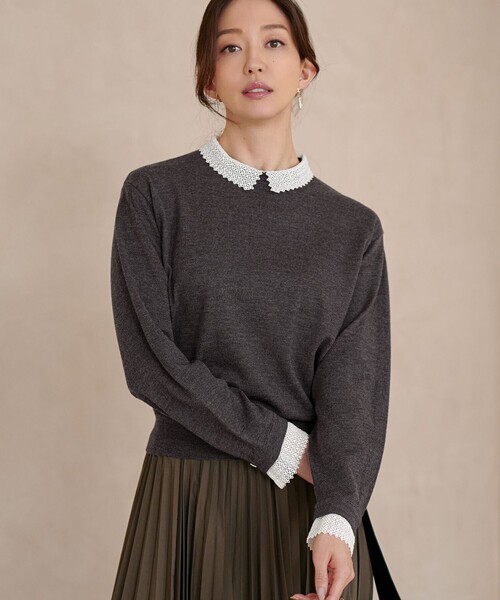23区 L(ニジュウサンクオオキイサイズ)の「【CLASSY.掲載/洗える】エンブロイダリー ジオメトリックレースコンビ ニット(ニット/セーター・レディース・グレー系/ネイビー系/ブラック系・44/46/48)」の2枚目の写真