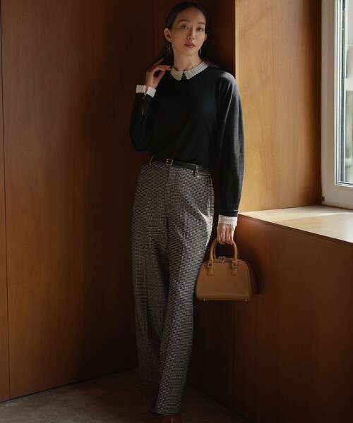 23区 L(ニジュウサンクオオキイサイズ)の「【CLASSY.掲載/洗える】エンブロイダリー ジオメトリックレースコンビ ニット(ニット/セーター・レディース・グレー系/ネイビー系/ブラック系・44/46/48)」の16枚目の写真