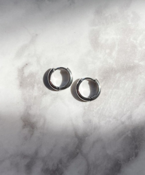 yu-ka(ユーカ)の「YU-KA:シンプルフープピアス simple hoop pierce(ピアス(両耳用)・レディース・シルバー/シルバー系その他/ゴールド・FREE)」の2枚目の写真