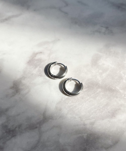 yu-ka(ユーカ)の「YU-KA:シンプルフープピアス simple hoop pierce(ピアス(両耳用)・レディース・シルバー/シルバー系その他/ゴールド・FREE)」の4枚目の写真