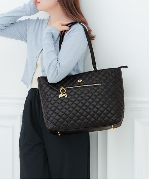 PAUL & JOE ACCESSOIRES(ポールアンドジョーアクセソワ)の「【PAUL & JOE ACCESSOIRES /ポール アンド ジョー アクセソワ 】 QUILTING チャーム付きトートバッグ A4サイズ対応(トートバッグ・レディース・アイボリー/ブラック/ピンク・FREE)」の3枚目の写真