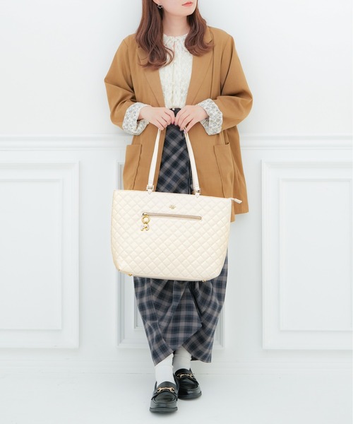 PAUL & JOE ACCESSOIRES(ポールアンドジョーアクセソワ)の「【PAUL & JOE ACCESSOIRES /ポール アンド ジョー アクセソワ 】 QUILTING チャーム付きトートバッグ A4サイズ対応(トートバッグ・レディース・アイボリー/ブラック/ピンク・FREE)」の12枚目の写真