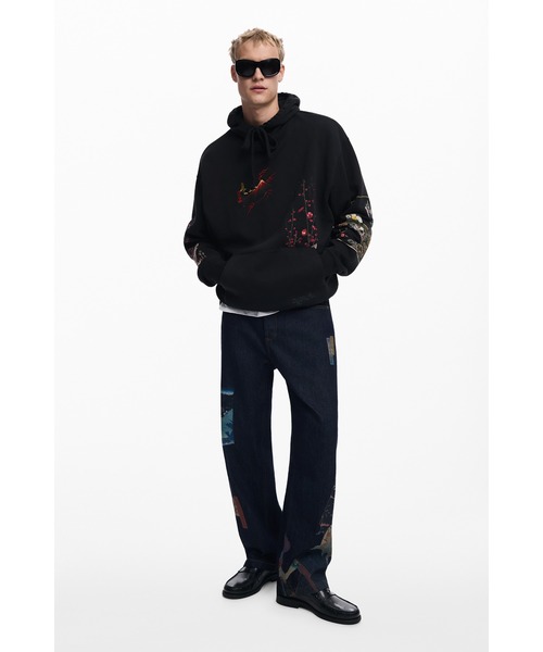 Desigual(デシグアル)の「風景柄のフード付きスウェット(スウェット・メンズ・ブラック・S/M/XXL/XL/L)」の5枚目の写真