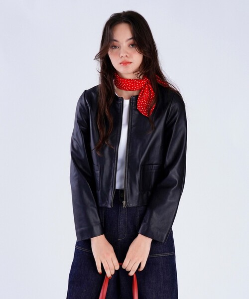 To b. by agnes b.(トゥービーバイアニエスベー)の「ミニョンジップジャケット(ノーカラージャケット・レディース・ブラック・38/40)」の2枚目の写真