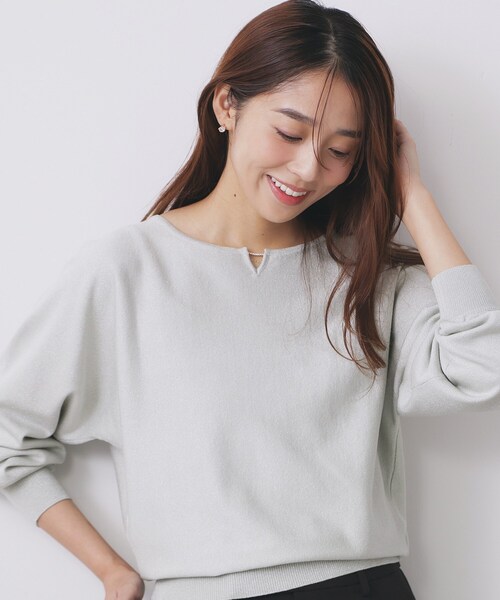 index（インデックス）の「ビジューキーネックドルマンニット【洗濯機OK】（ニット/セーター・レディース・ピンク系/ネイビー/ホワイト系8/グリーン系5/ナチュラル・34/36/38/40/42）」の4枚目の写真