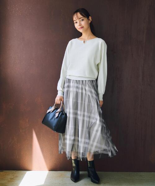 index（インデックス）の「ビジューキーネックドルマンニット【洗濯機OK】（ニット/セーター・レディース・ピンク系/ネイビー/ホワイト系8/グリーン系5/ナチュラル・34/36/38/40/42）」の21枚目の写真