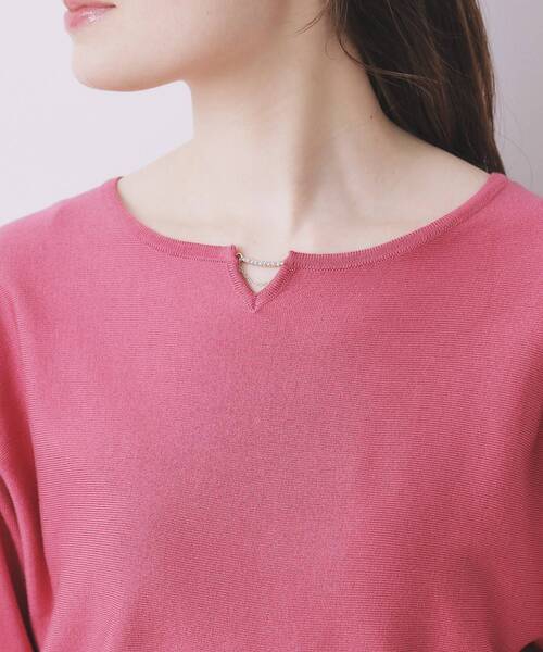index（インデックス）の「ビジューキーネックドルマンニット【洗濯機OK】（ニット/セーター・レディース・ピンク系/ネイビー/ホワイト系8/グリーン系5/ナチュラル・34/36/38/40/42）」の8枚目の写真