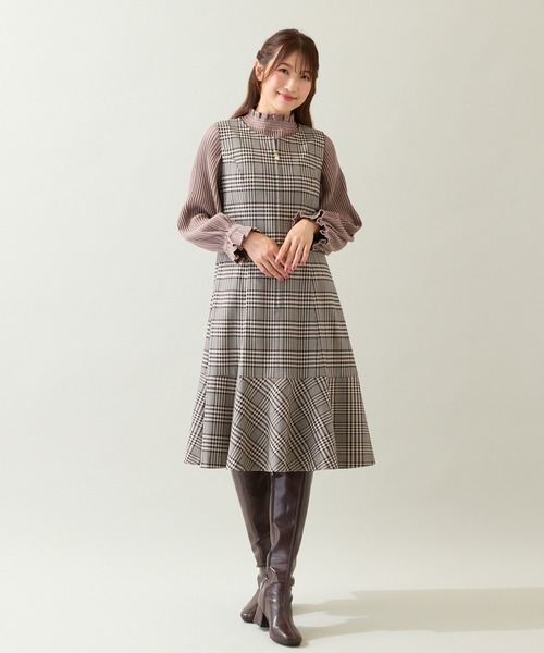 Rose Tiara（ローズティアラ）の「【定番人気アイテム】ドロップショルダーフリル襟ニット（ニット/セーター・レディース・ネイビー/レッド/ベージュ・46/42/38）」の13枚目の写真