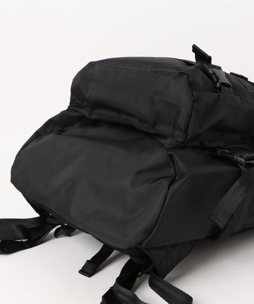 NEW ERA(ニューエラ)の「NEWERA-CARRIER PACK 1680D(バックパック/リュック・メンズ・オリーブ/ブラック・FREE)」の18枚目の写真