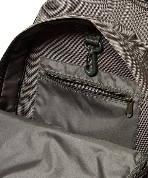 NEW ERA(ニューエラ)の「NEWERA-CARRIER PACK 1680D(バックパック/リュック・メンズ・オリーブ/ブラック・FREE)」の6枚目の写真