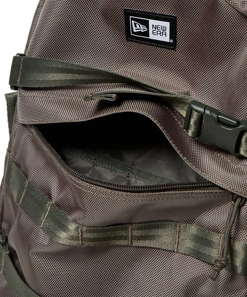 NEW ERA(ニューエラ)の「NEWERA-CARRIER PACK 1680D(バックパック/リュック・メンズ・オリーブ/ブラック・FREE)」の21枚目の写真