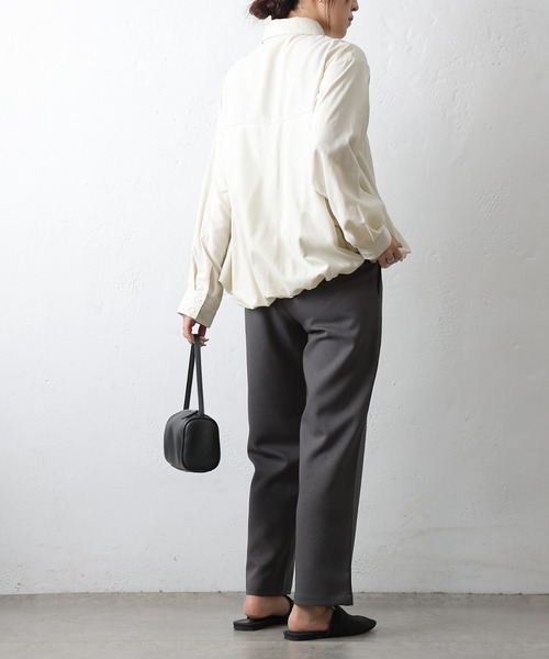 COLONY 2139(コロニートゥーワンスリーナイン)の「ウールライクイージーリブテーパードパンツ(スラックス・レディース・アイボリー/ブラック/チャコールグレー・SMALL/MEDIUM)」の14枚目の写真