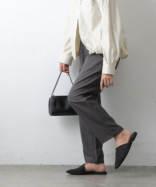 COLONY 2139(コロニートゥーワンスリーナイン)の「ウールライクイージーリブテーパードパンツ(スラックス・レディース・アイボリー/ブラック/チャコールグレー・SMALL/MEDIUM)」の15枚目の写真