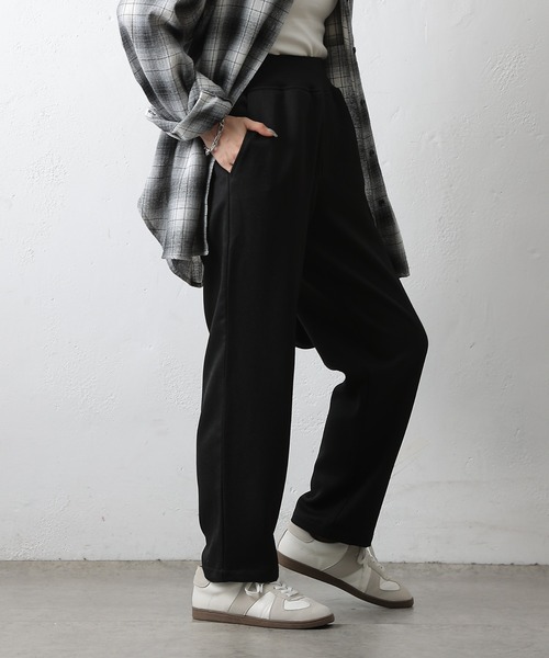 COLONY 2139(コロニートゥーワンスリーナイン)の「ウールライクイージーリブテーパードパンツ(スラックス・レディース・アイボリー/ブラック/チャコールグレー・SMALL/MEDIUM)」の21枚目の写真