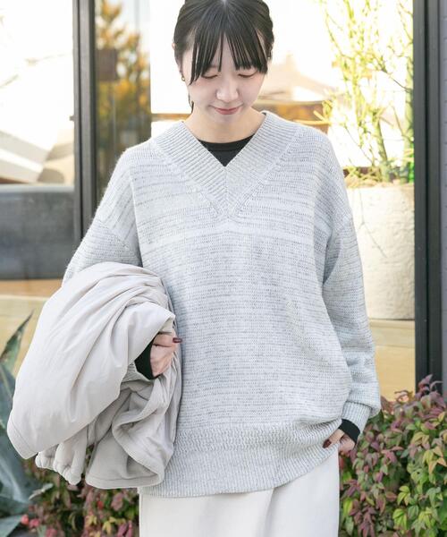 EKAL（エカル）の「Vネックバルキーボーダーニット（ニット/セーター・レディース・ブラック/グレー/オフホワイト・ONE）」の2枚目の写真