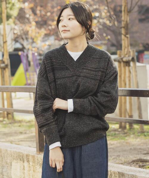 EKAL（エカル）の「Vネックバルキーボーダーニット（ニット/セーター・レディース・ブラック/グレー/オフホワイト・ONE）」の3枚目の写真