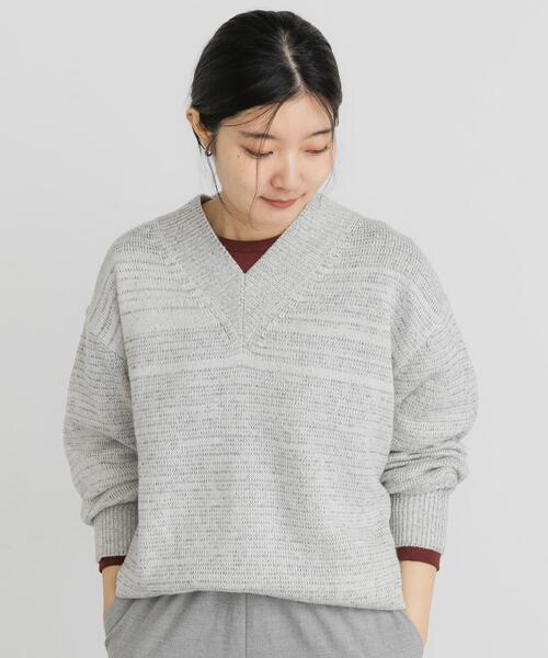 EKAL（エカル）の「Vネックバルキーボーダーニット（ニット/セーター・レディース・ブラック/グレー/オフホワイト・ONE）」の8枚目の写真